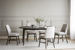 Amesbury (ruokatuoli vaalea beige kangas/ruskea tammi jalat)