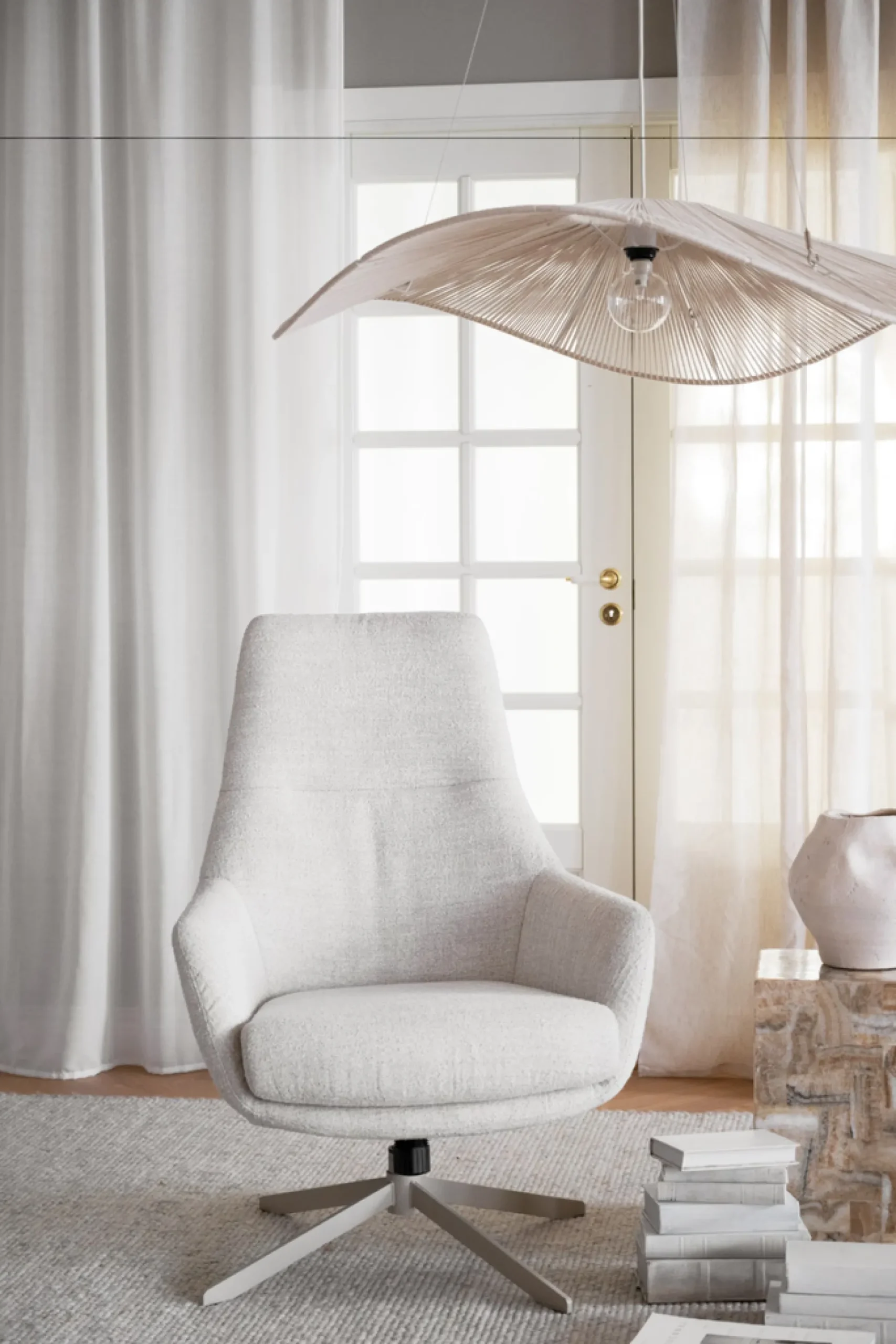 Conroe (lepotuoli vaalea beige kangas/beige metalli pyörivä)