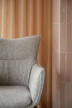 Fresno (ruokatuoli käsinojilla beige kangas/ruskea metalli leg)