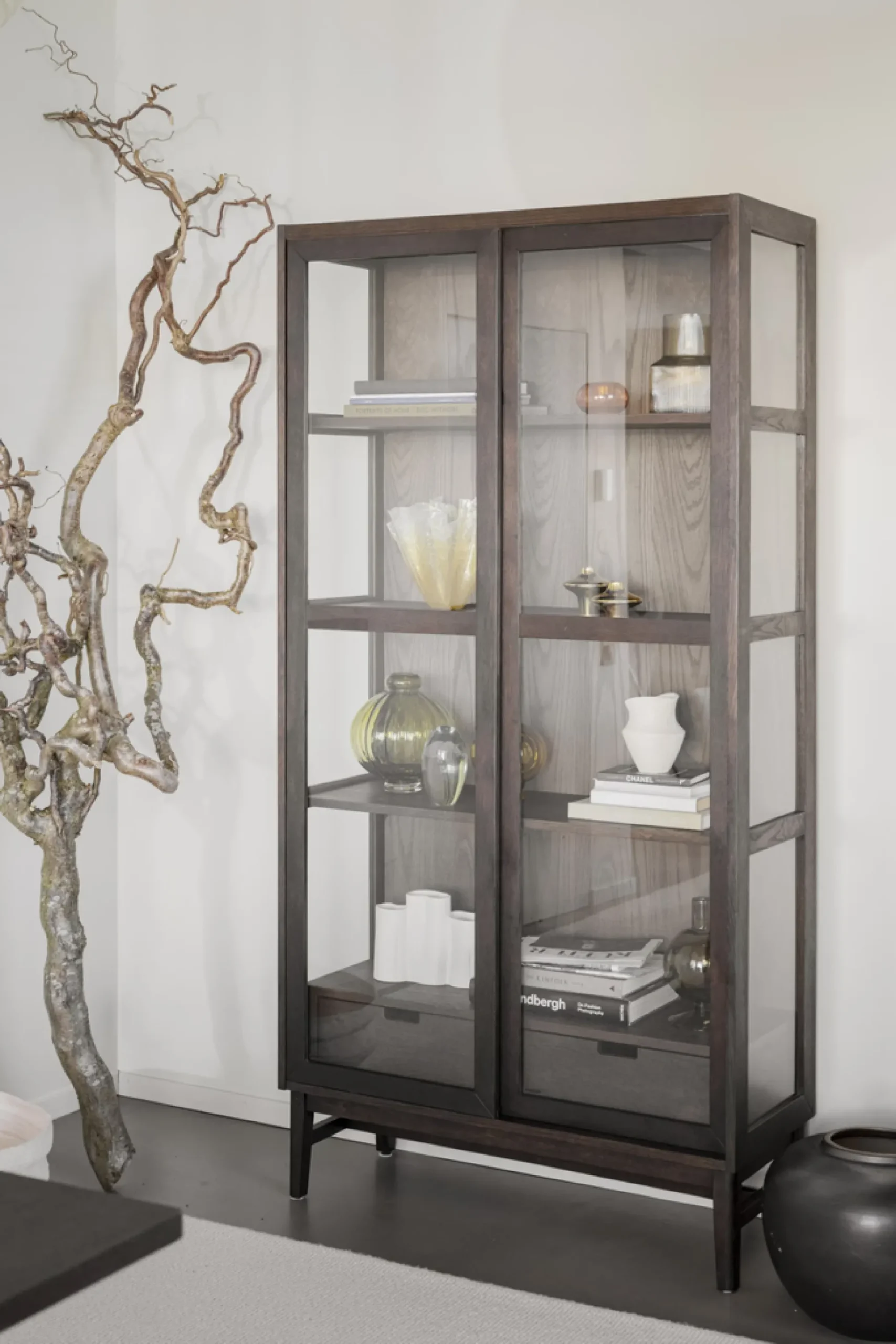Hazelton (vitriini ovea+2ltk ruskea tammi)