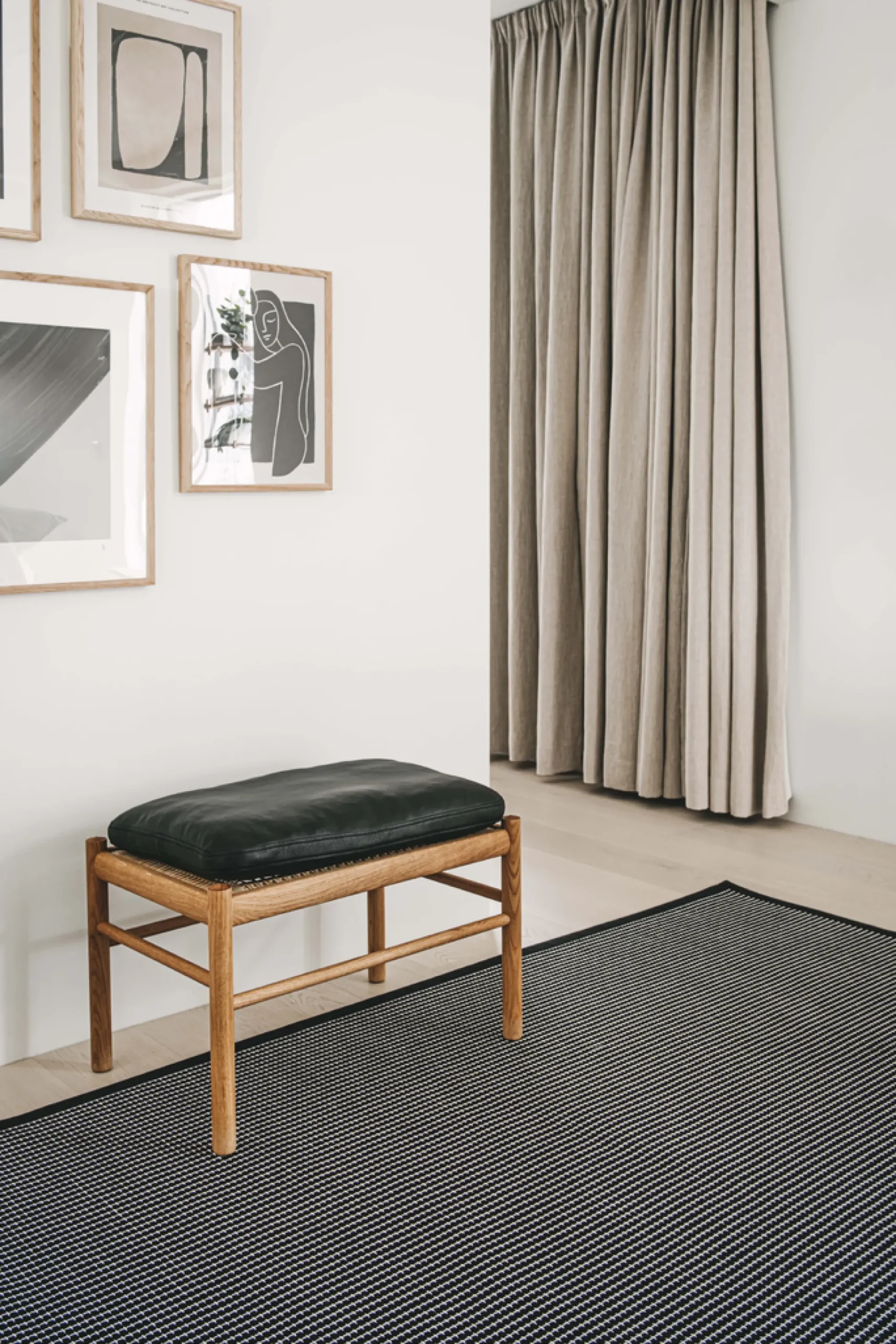 Lyyra (musta 160x230 cm matto)