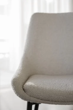 Sierra (ruokatuoli beige boucle kangas/musta metalli jalat)