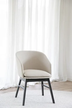 Windham (ruokatuoli käsinojilla beige kangas/musta tammi jalat)